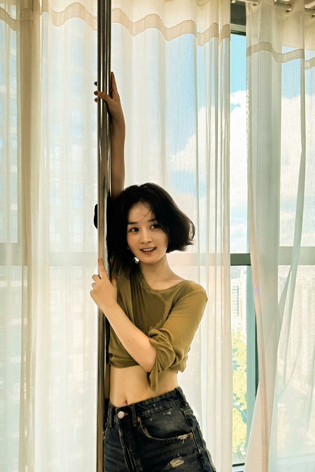 哇哦赵丽颖的小蛮腰，完全看不出生过孩子