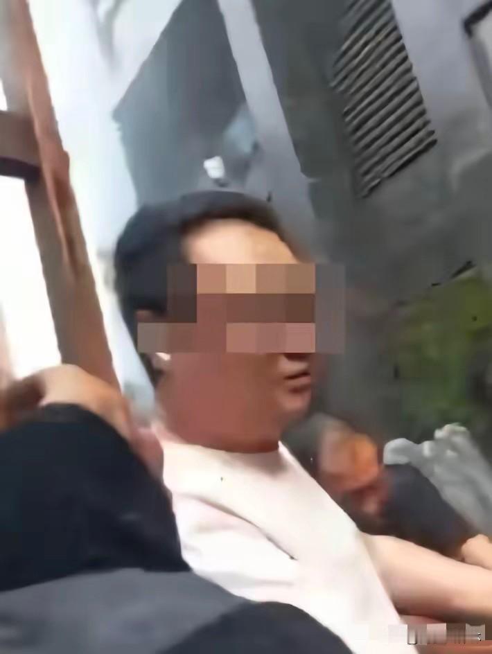 经过一天一夜，又挖出了关于连云港火灾母女坠楼事件的几个真相。7月27日清晨