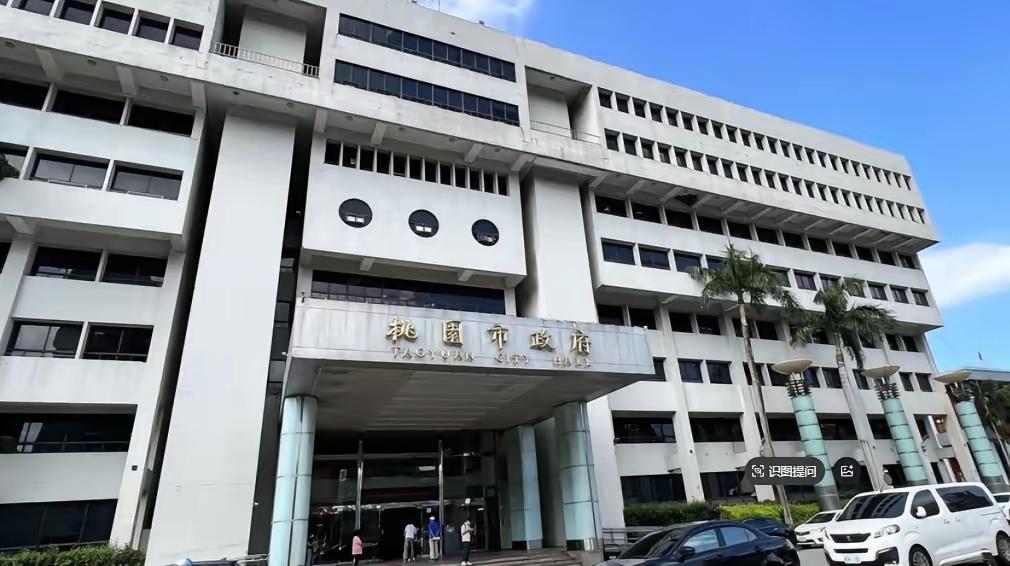 台湾省，一个女老师趁着课间、午休9次侵犯六年级男学生，甚至还怀孕，生了孩子，后来