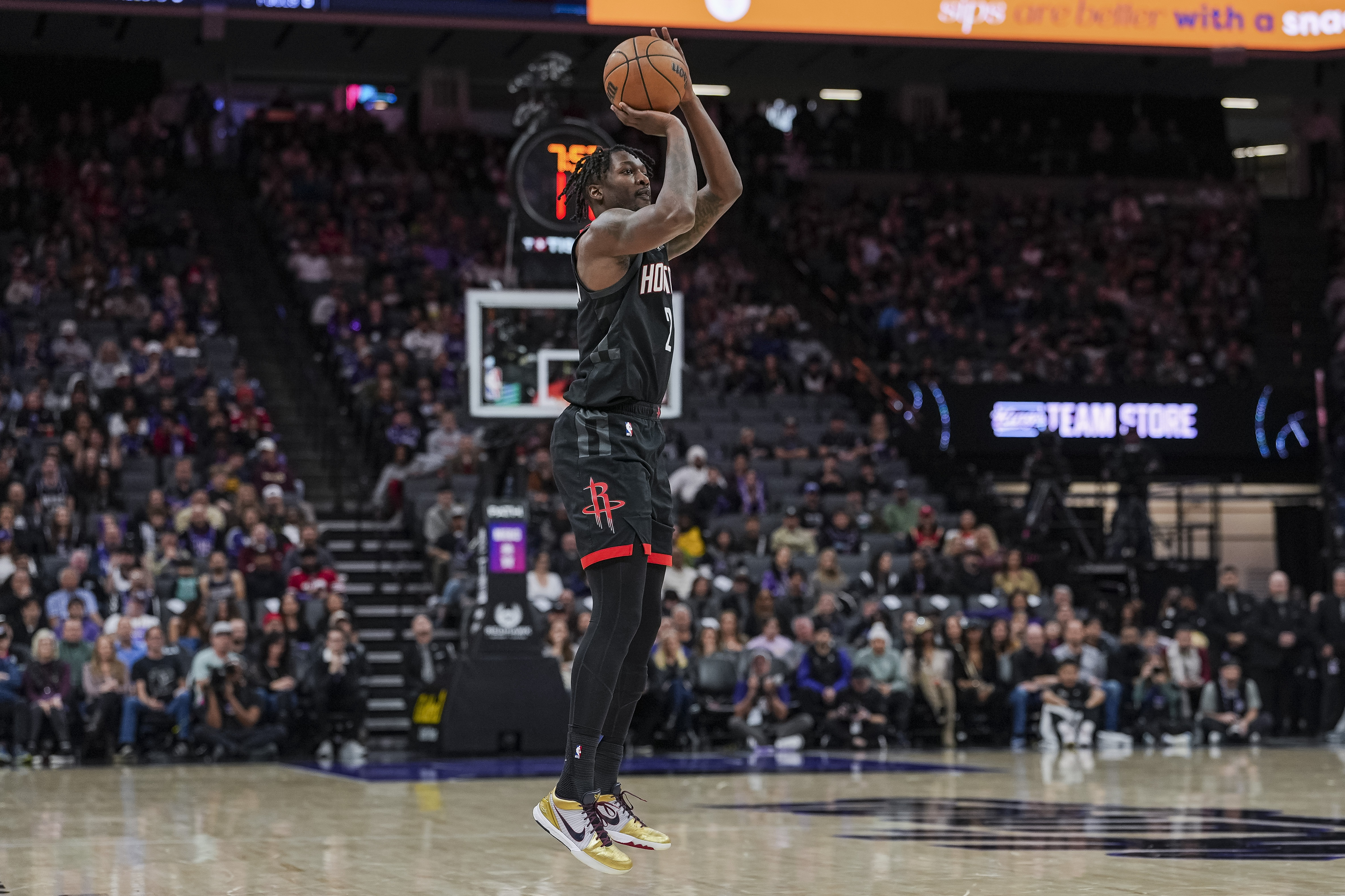 火箭队不想要他们的老将芬尼·史密斯，这已经不再是秘密。有NBA记者报道，火箭队正