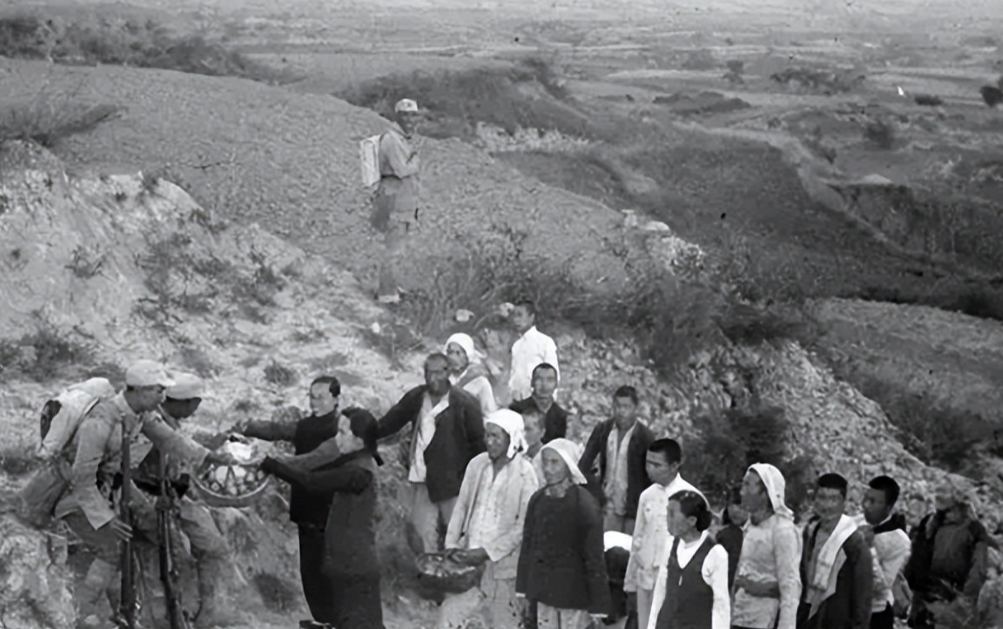 1944年，冀南四分分区区长冯国栋前去执行任务，不料被伪军包围在一农户家中。眼见