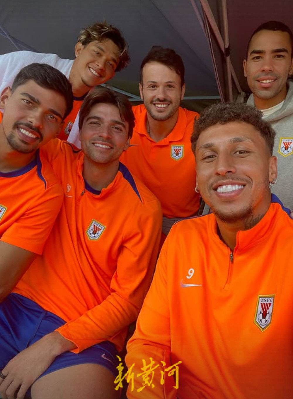 好久不见! 与泰山队会合后, 克雷桑晒出合影