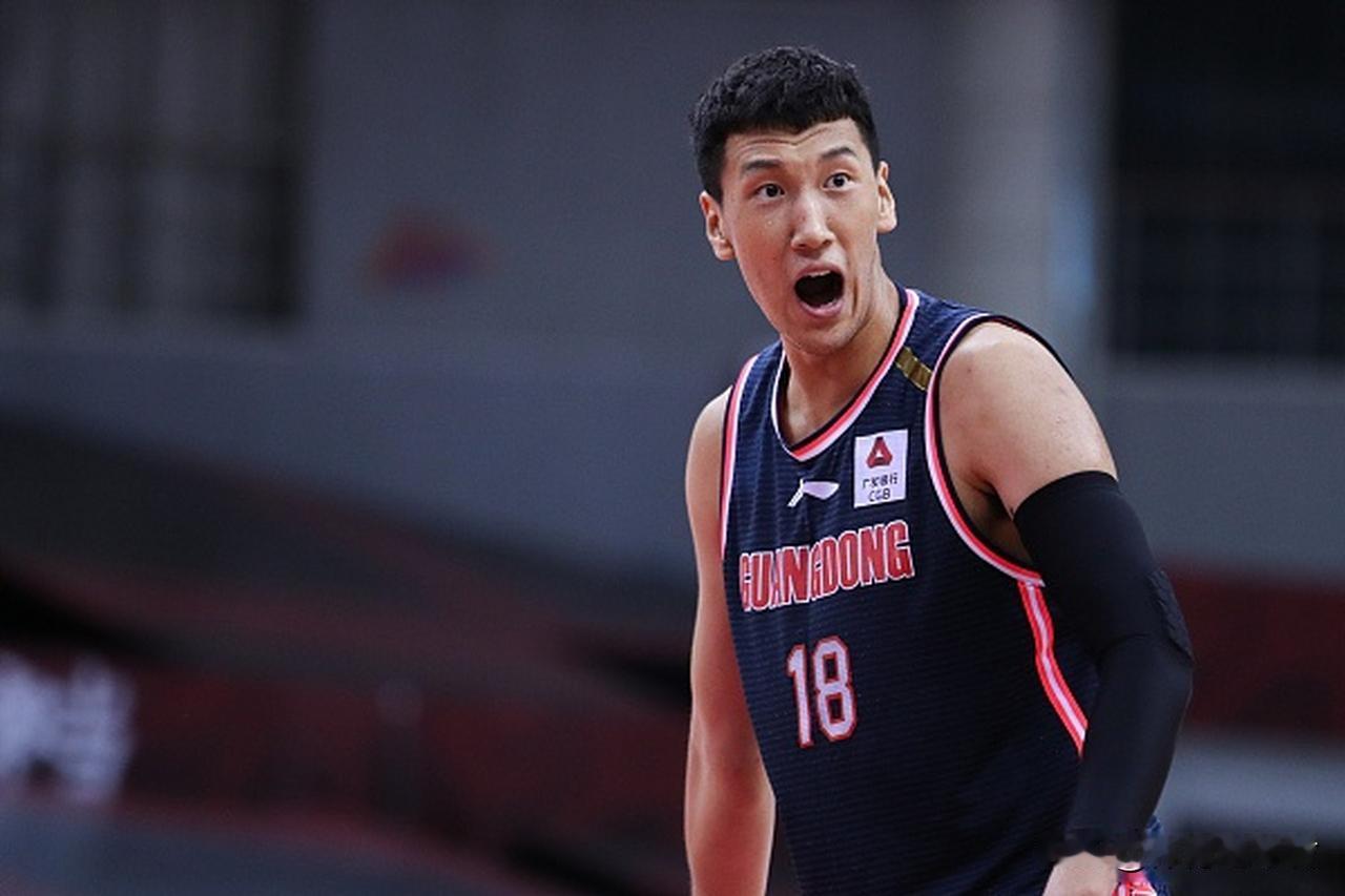 杜润旺篮板总数超过700。据广东媒体人统计，在击败宁波男篮的比赛后，杜润旺职业