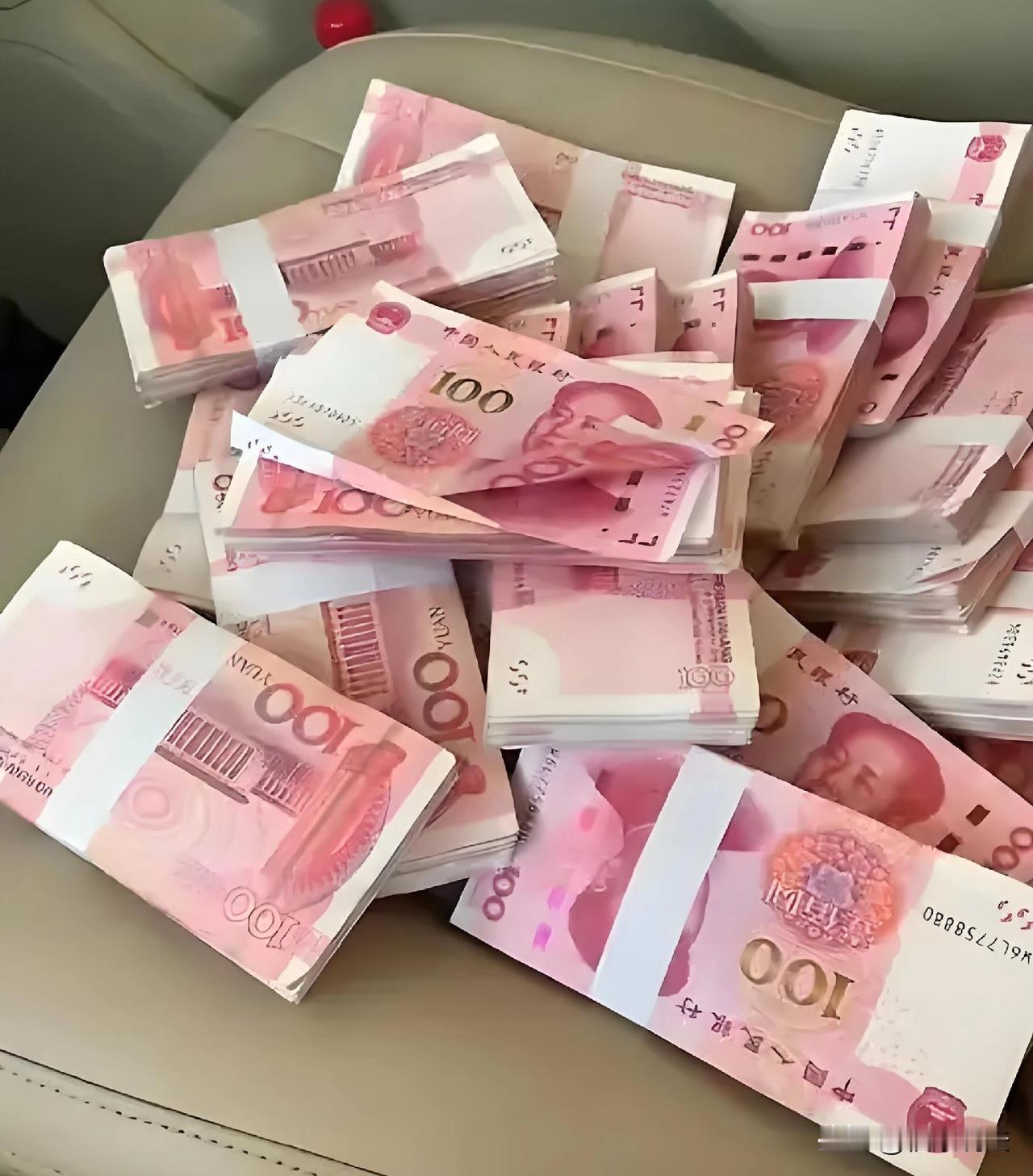 湖南临澧，男子再婚后，瞒着妻子分2次转账20万给儿子买婚房和支付彩礼，不久，男子