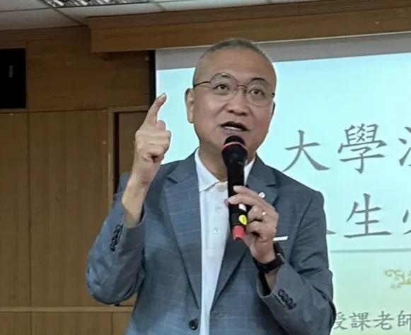 花莲县党部回应，何启圣的党籍、户籍都不在花莲，也未向县党部表达参选意愿，没有办法