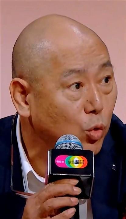 张凯丽当年在节目上直接怼李诚儒那句话，我现在都记得清楚。她说“你不就是个业余班