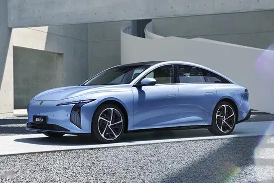 两款车型适配不同春节出行需求星海V9定位中大型新能源MPV，主打大家庭使用场