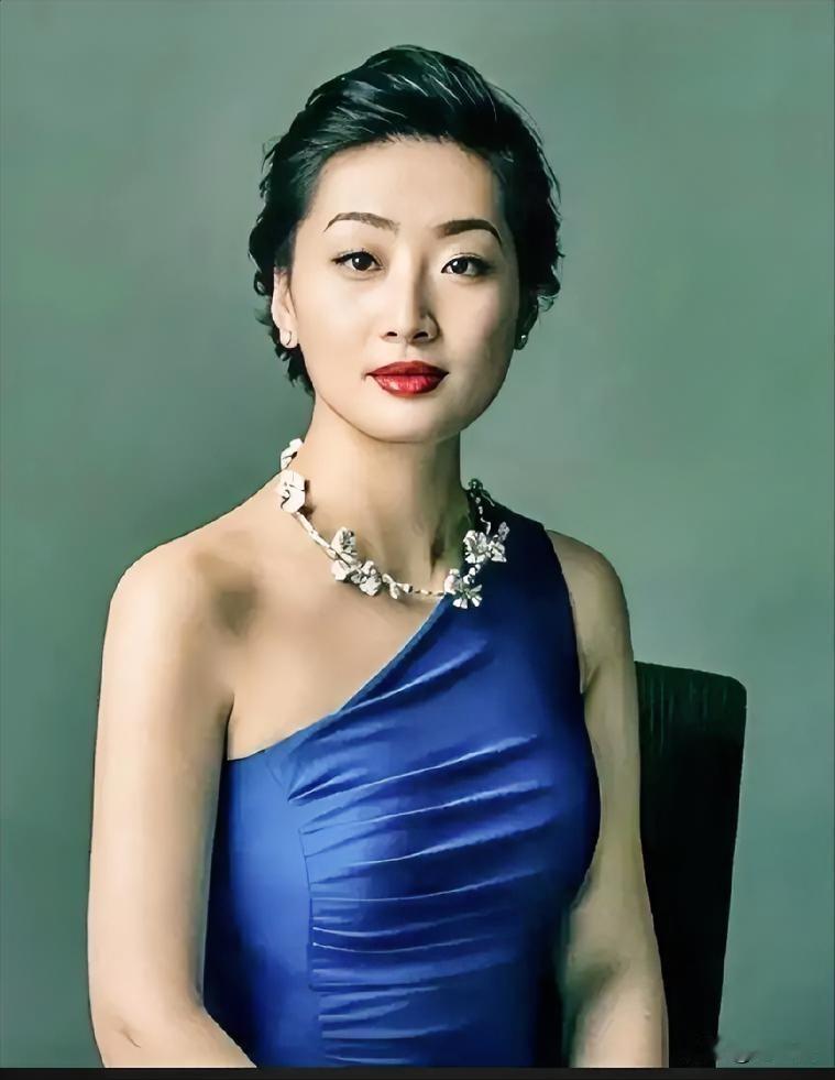 我问老公:“你对宗馥莉辞董事长一职，怎么看?”，老公思想片刻说，宗馥莉是法定代表