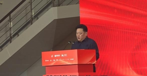 季前赛连输两场，赵岩昊和赵嘉仁前后脚走人，广厦高层居然在出征大会上直接把话挑明了：新赛季只冲总冠军！