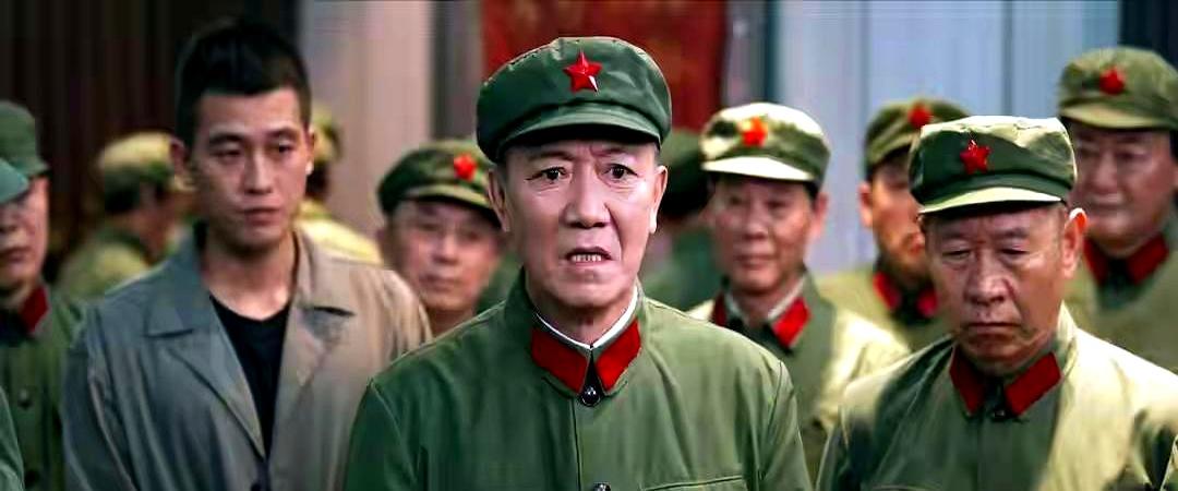 端个指挥所就能吹一辈子？《兵自风中来》里龙远山靠偷袭赢了郭子剑一回，还真以为自
