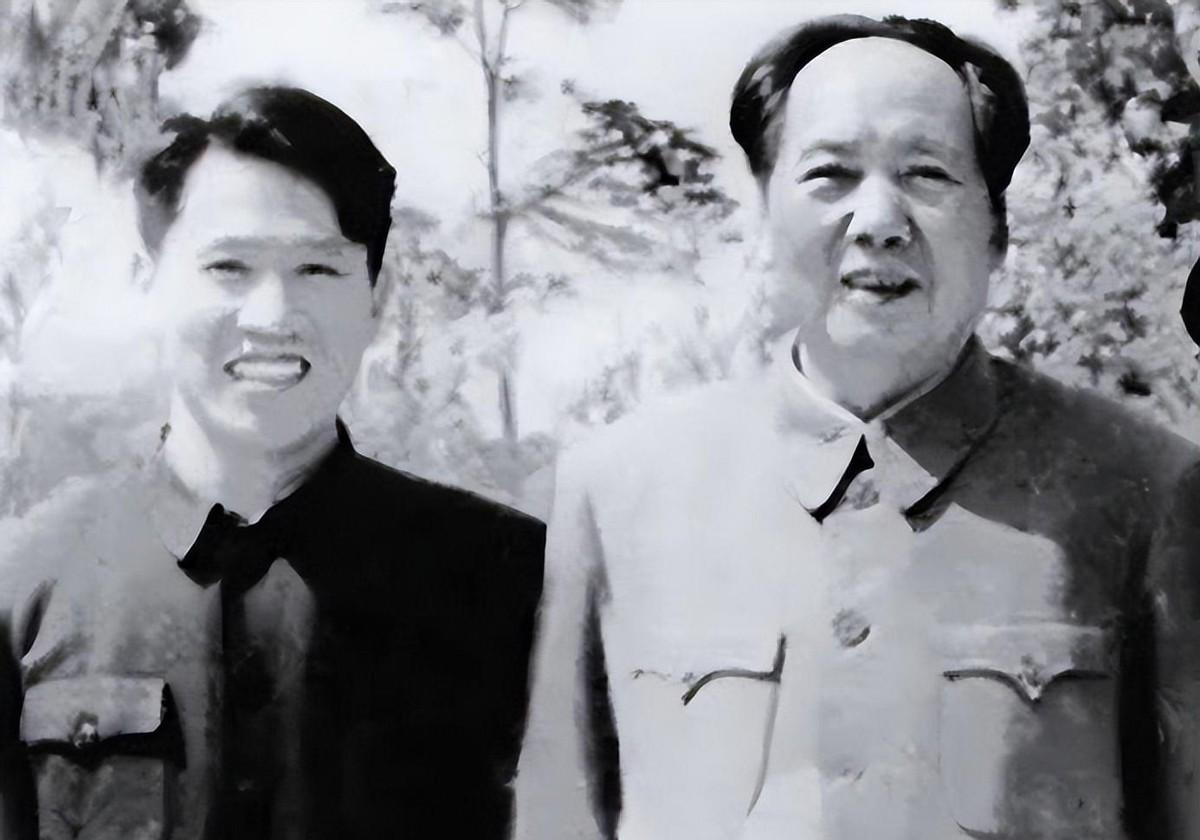 1968年毛泽东视察警卫团宿舍时，看到战士们的生活条件后为何会说像是我在为你们站