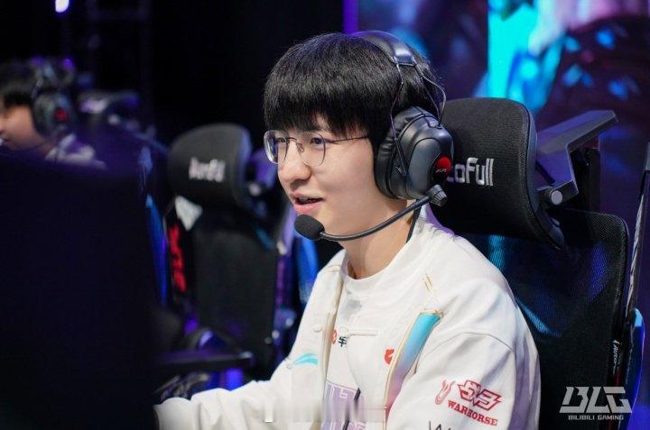 生气了！不敌iG后，Elk韩服排到GALA直接把GALA芸阿娜杀成2-8并拿下