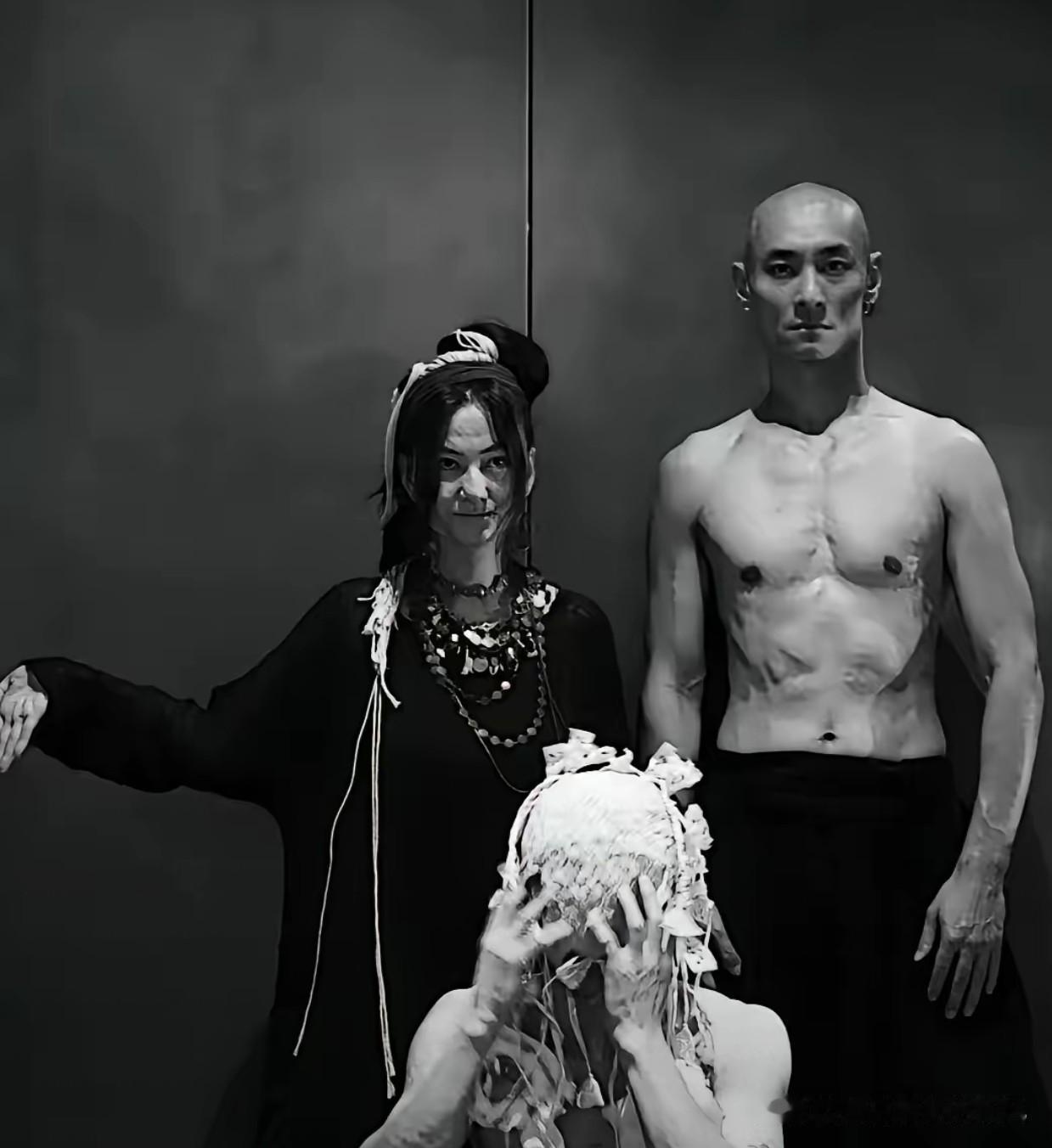 叶松源也太奇怪了！突然的在成都创业，一直宣传太鼓文化，摇身一变包装成中国传统大鼓