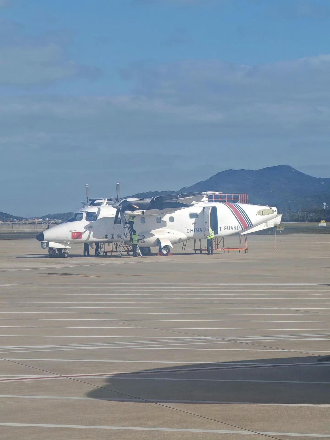 一架没尾翼，加装光电探头的海警Y-12曝光