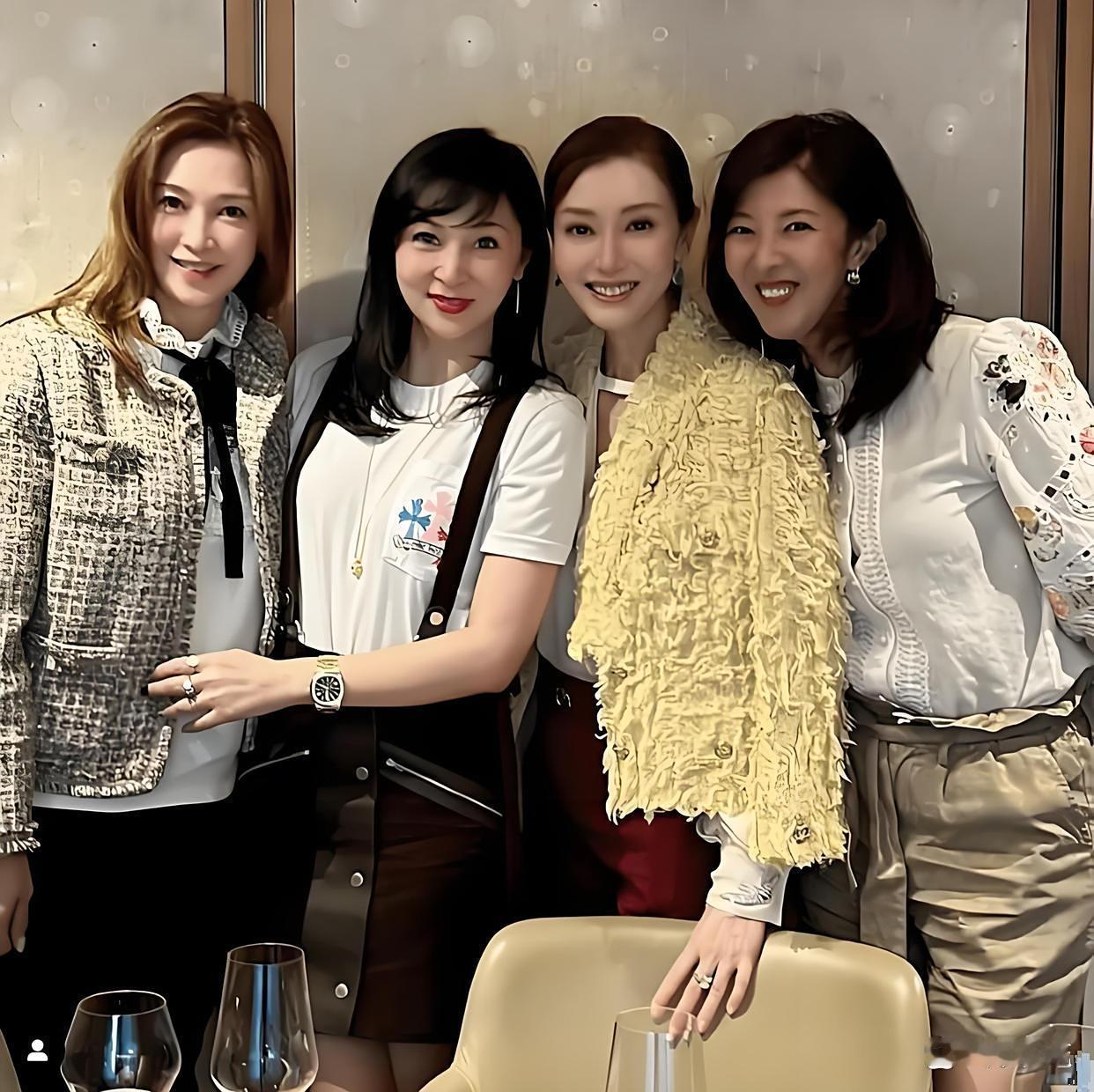 54岁李嘉欣风采不减！财富滋养显年轻，岁月格外优待她～​​​