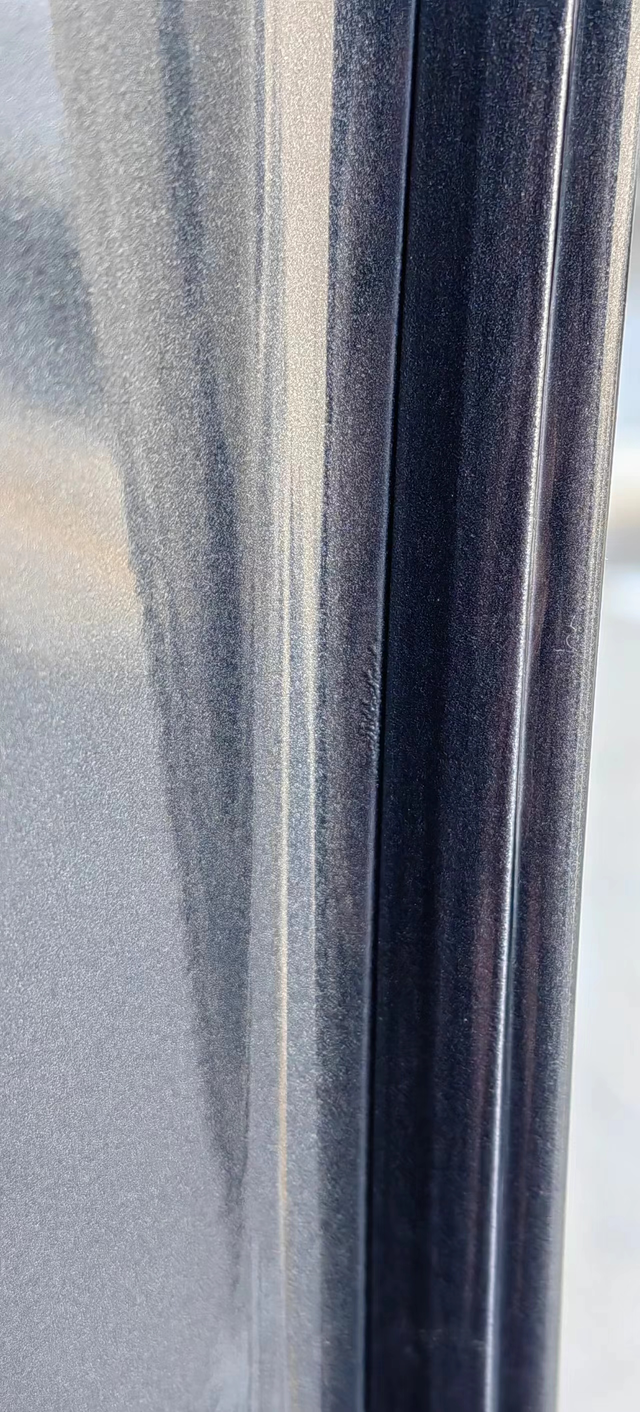 星瑞车门爆漆有没有懂得朋友可以讲一下这个是怎么回事？好端端的爆漆了，是生锈了