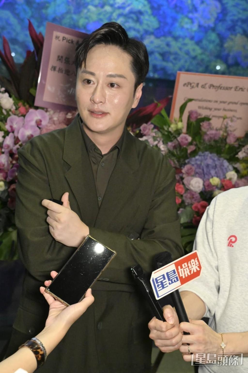 谢东闵扭捏想避开陈庭欣首次同场经传媒撮合终于合体亲解二人关系像姊妹，不抗拒情