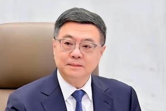 赵少康公开质问赖清德，说他平时总喊两岸互不隶属，真到自家海域被抢，反倒让大陆出头