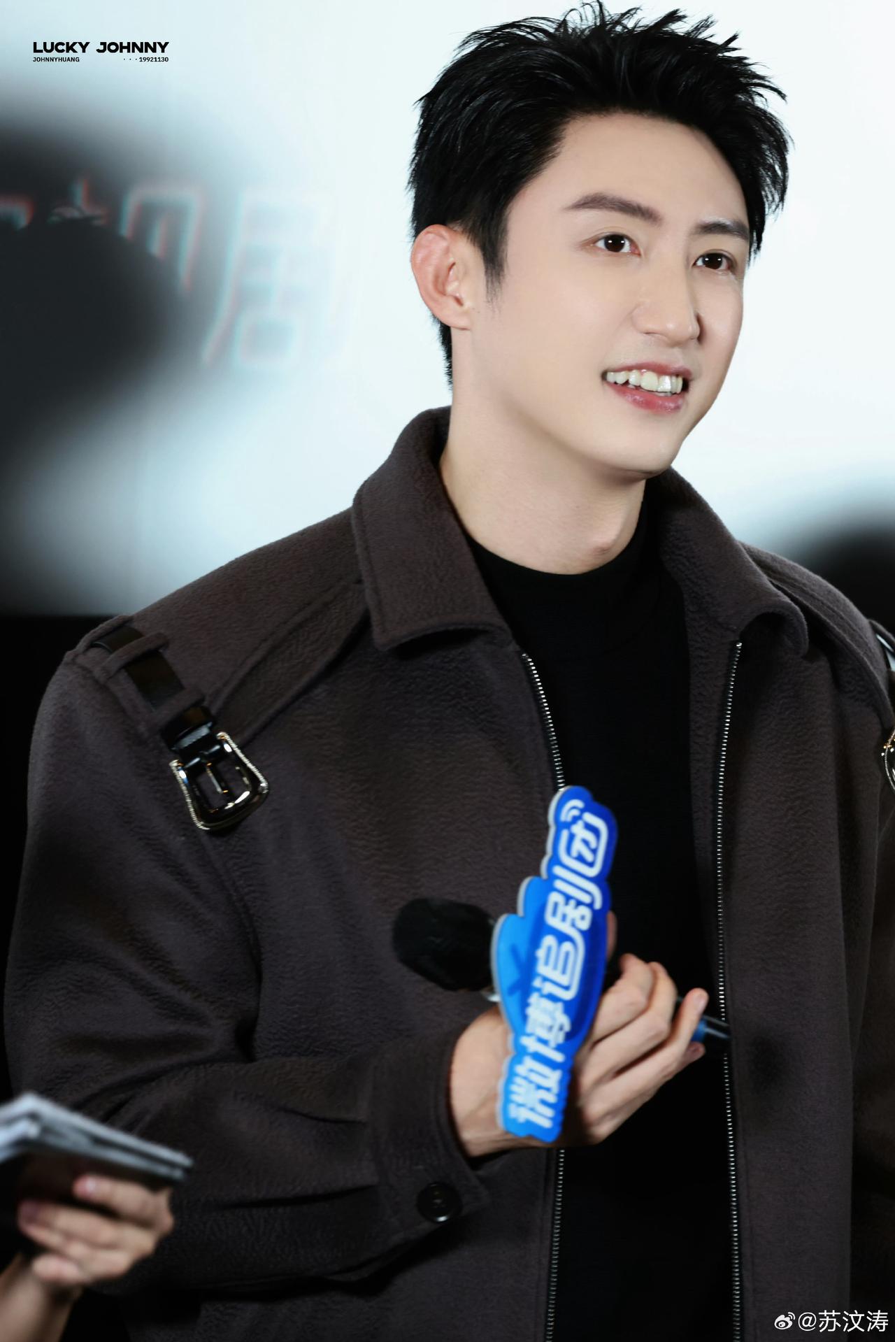 孙千：景瑜，刚才真的谢谢啊，要不是你反应快，我估计得社死现场。黄景瑜：别客气