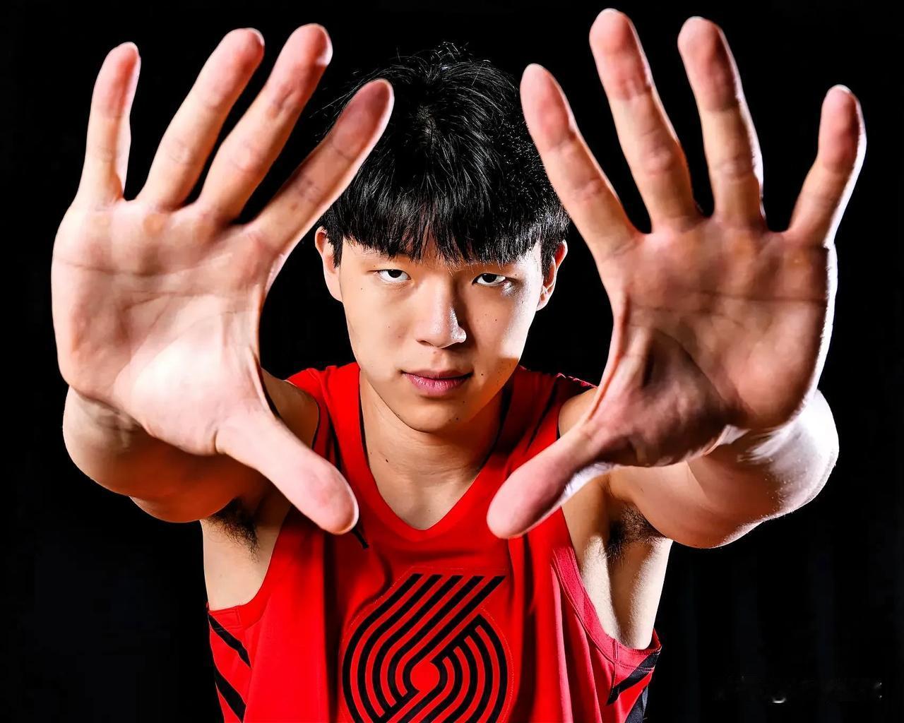 杨瀚森太全面了！小杨四场比赛场均贡献10.7分5篮板5助攻2.2盖帽。总体来