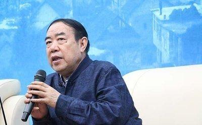 1996年，44岁的贾平凹二婚，娶了小17岁的女护士郭梅。贾平凹在中国文坛占