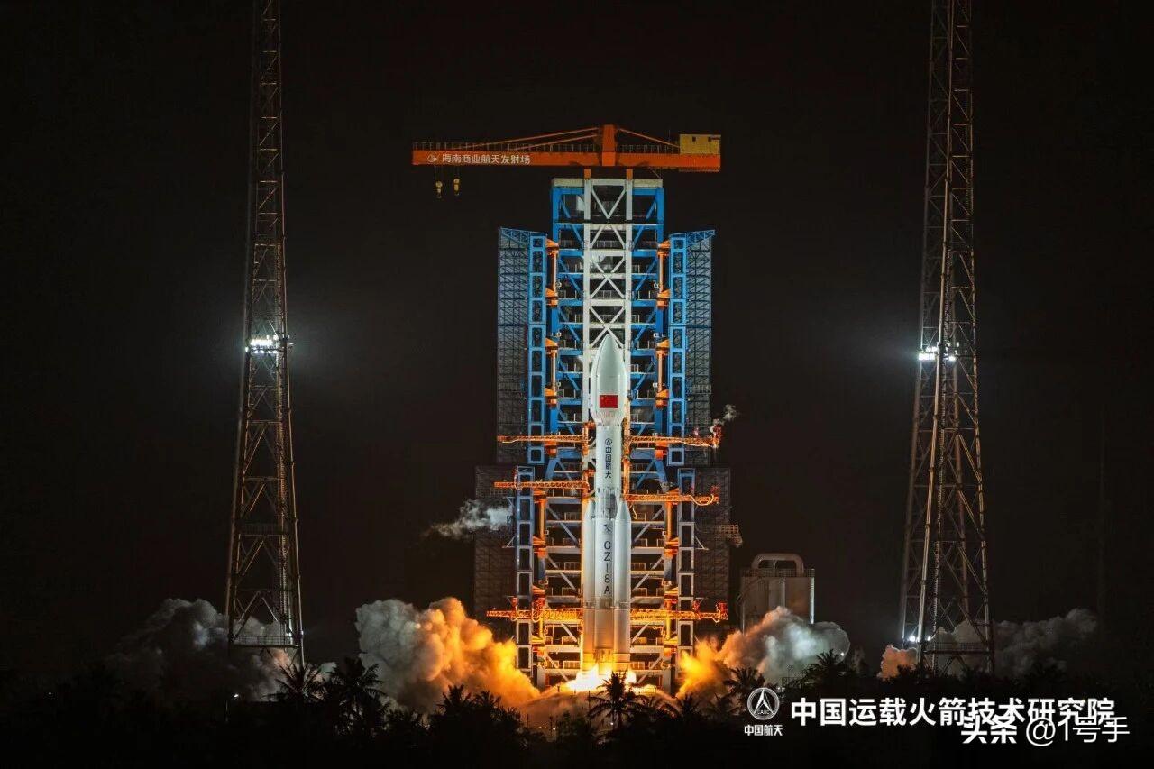 还是一箭20星，没有任何惊喜。长征八号甲运载火箭在海南商业航天发射场点火升空，