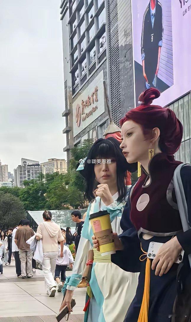 国庆节街拍好恐怖这些女孩打扮真另类这就是我们的下一代​​​
