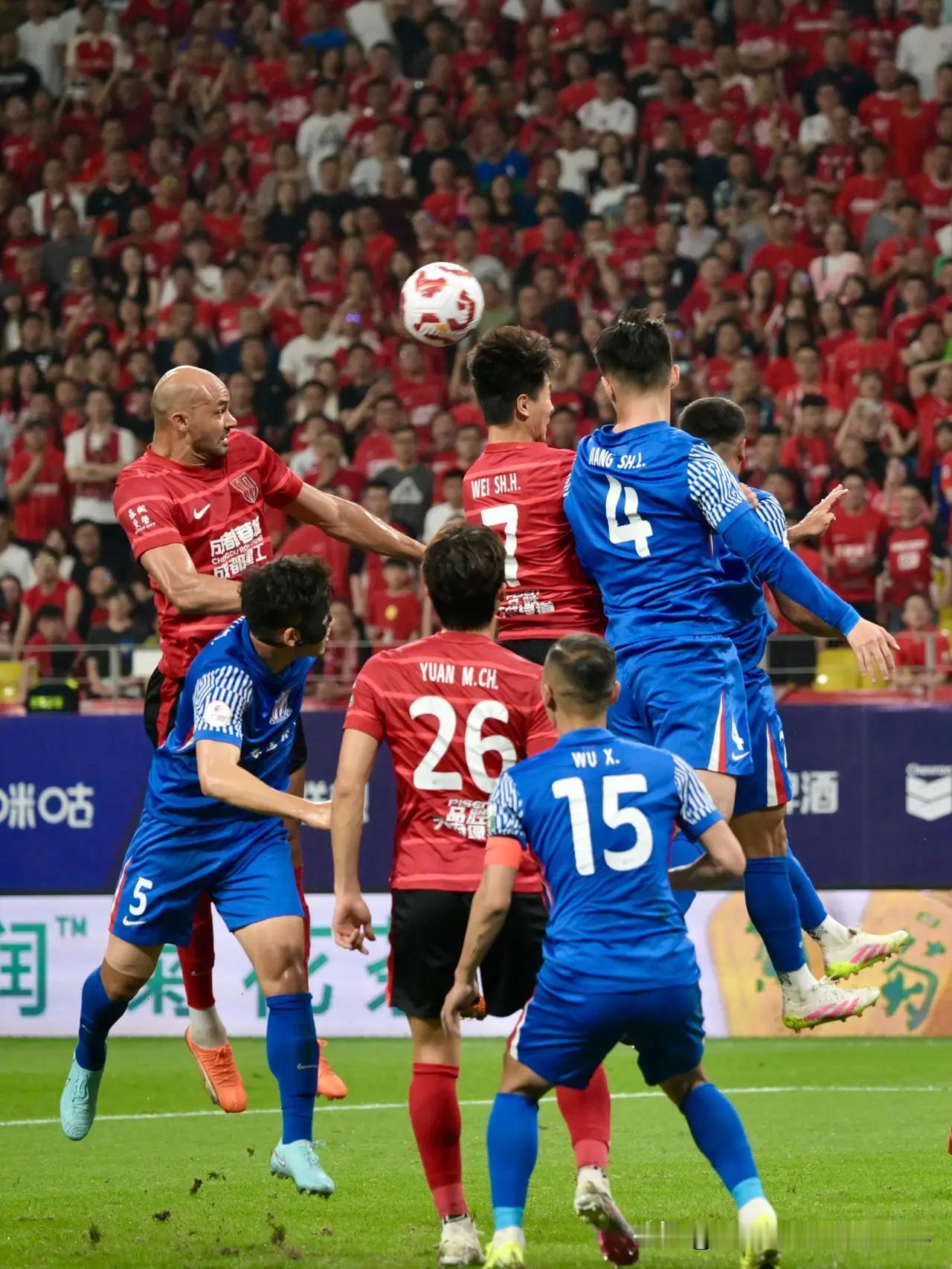 路易斯、阿苏埃走了，阿马杜、马纳法要离开，特谢拉要去江苏打中甲，有申花球迷把大变