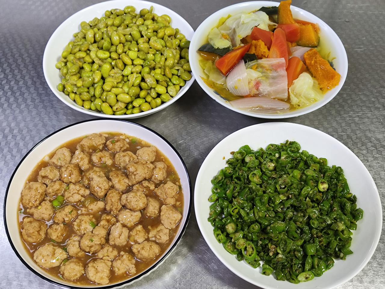 五月二十五日家常午餐安排上啦！今日菜品很下饭，有软嫩入味的红烧丸子，还有香辣过瘾