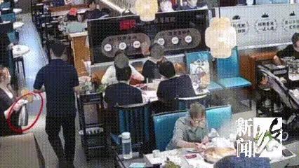 上海，一场本应其乐融融的家庭火锅宴，却因一壶从天而降的滚烫高汤，瞬间变成了人间炼