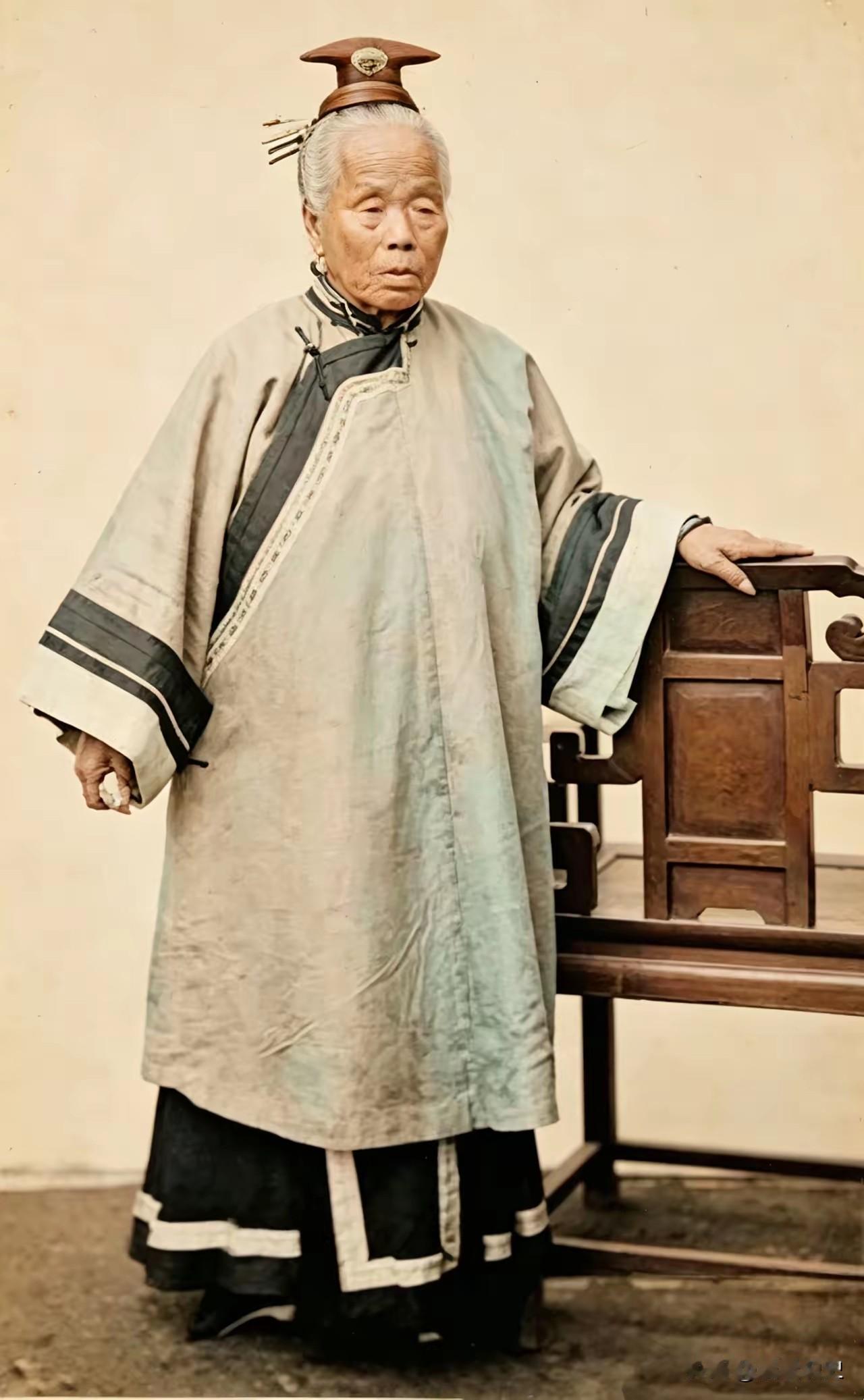 1871年罕见老照片：72岁李鸿章母亲真实样貌，底层弃女逆袭一品诰命下图是