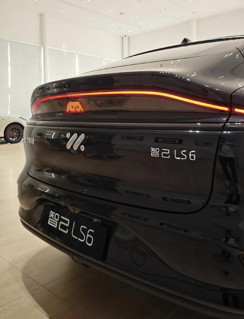 2026年燃油车新规落地，燃油车全军覆没？车企和车主双双焦虑，这可咋办？20