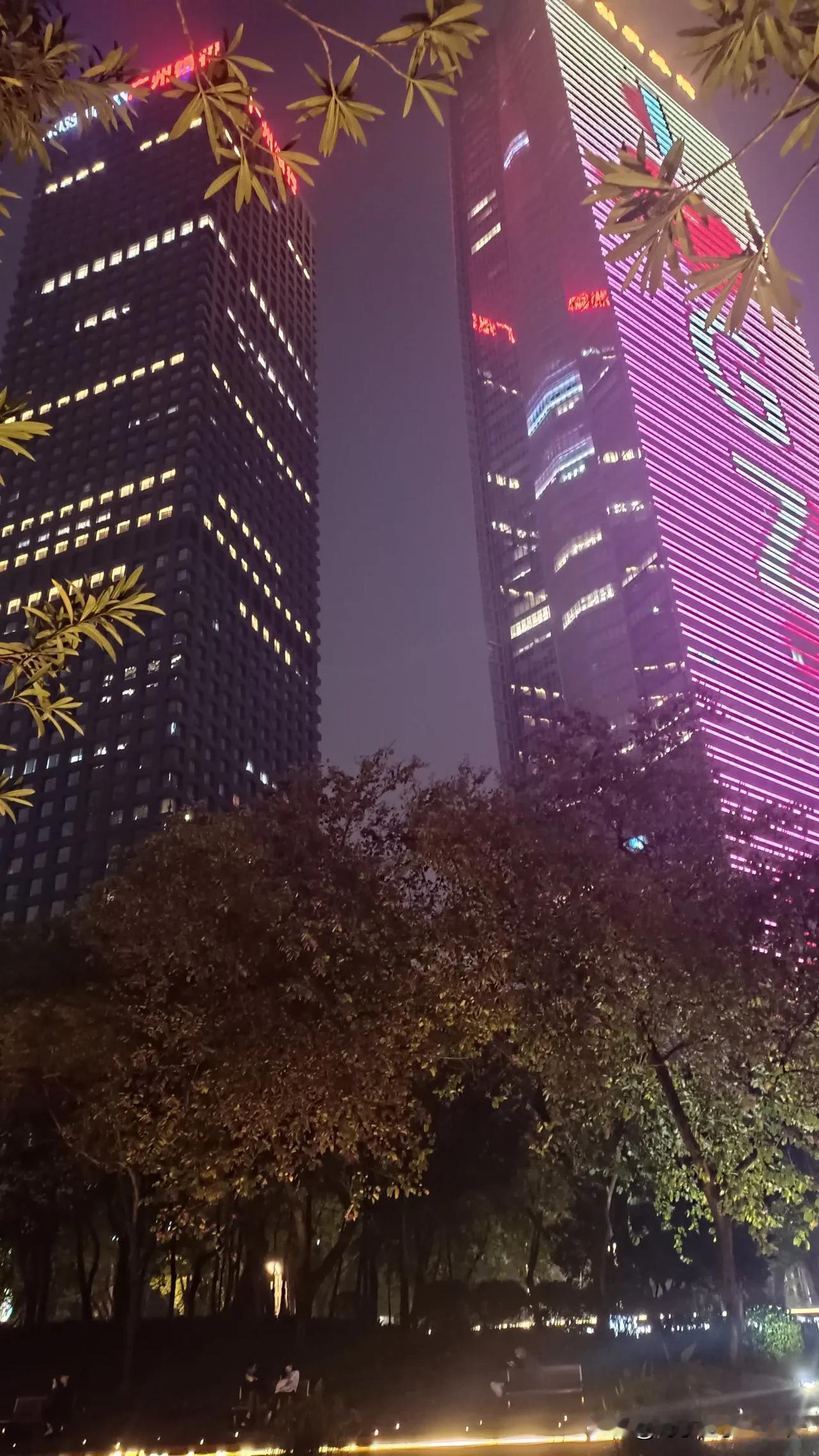 每天睡两三个小时午觉，我觉得得看情况。要是白天工作学习特别累，身体急需休息，那睡