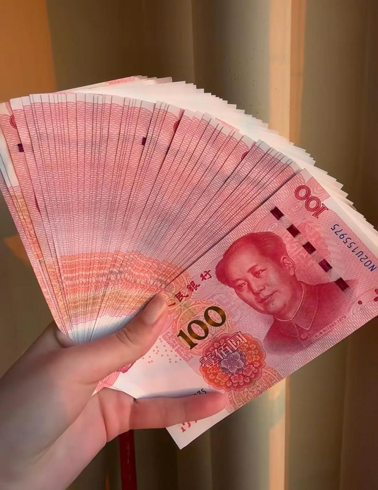 CIPS日均破万亿！SWIFT才2.74%的人民币占比全球货币体系动荡，CI