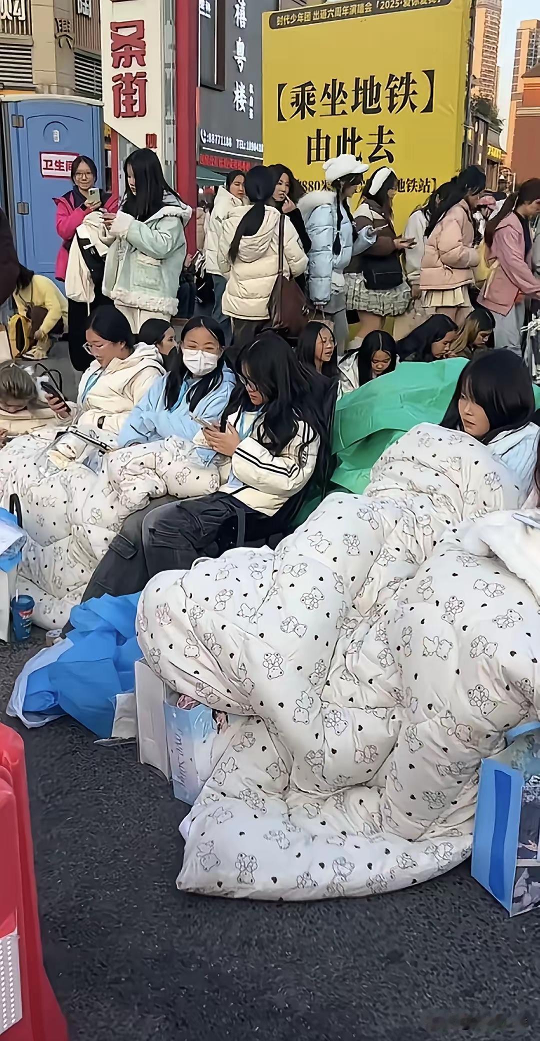 是什么样的动力让她们这样自己的父母生病都未必会这样吧真是悲哀