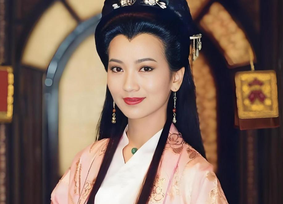 二郎神杨戬能不能单刷白素贞和小青？咱就这么讲吧！都不用二郎神出手，他手下的哮