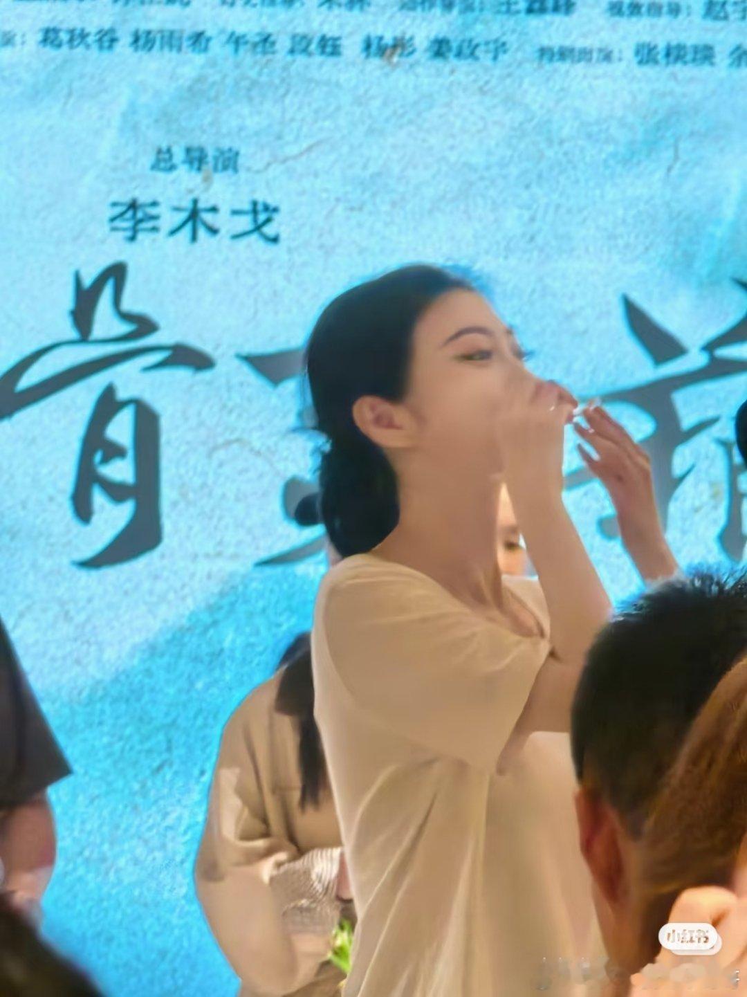 景甜回春了，龙骨焚箱路透好美啊​​​
