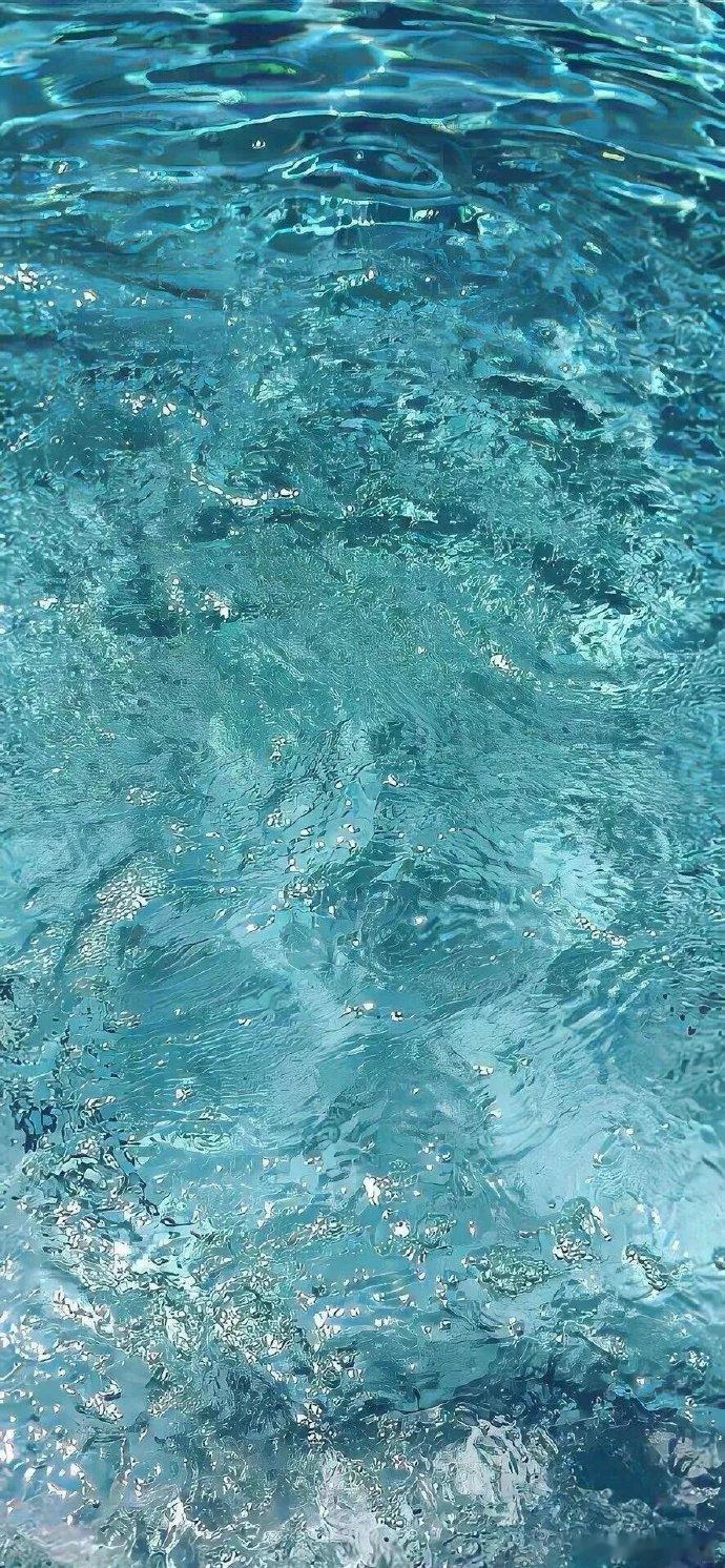 海边壁纸来啦！清透氛围感拉满，海浪、沙滩尽收眼底。仿佛海风轻拂，带你领略海滨独特