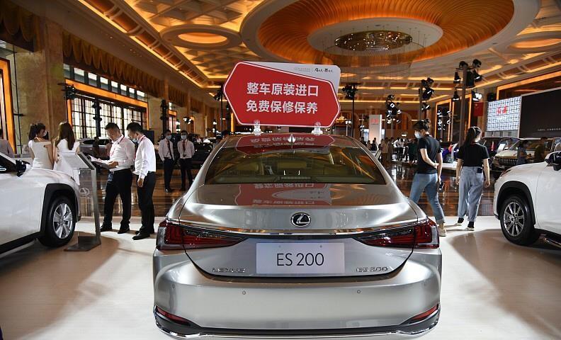 曾经加价8万排队等的雷克萨斯ES200，如今裸车价直接杀到18万多，彻底跌穿了历