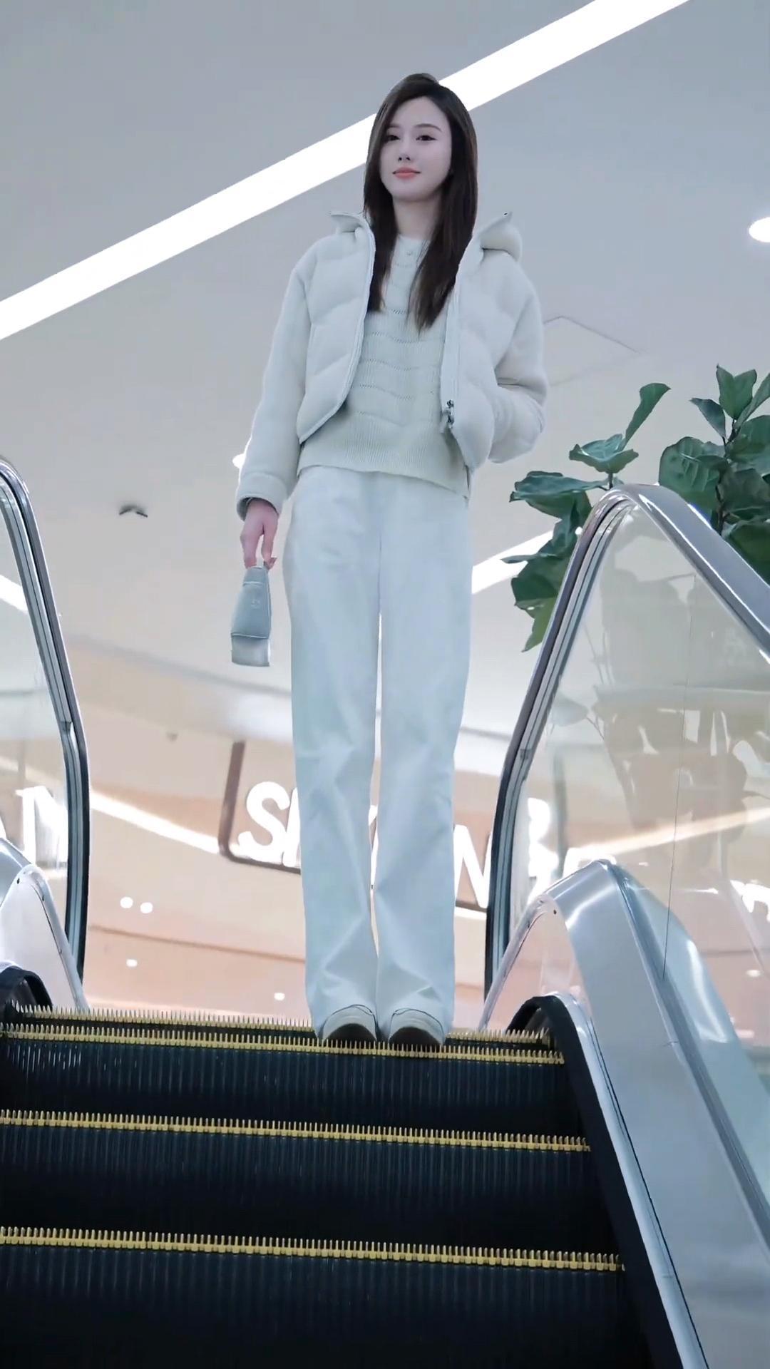 雪中漫步，步步生莲。