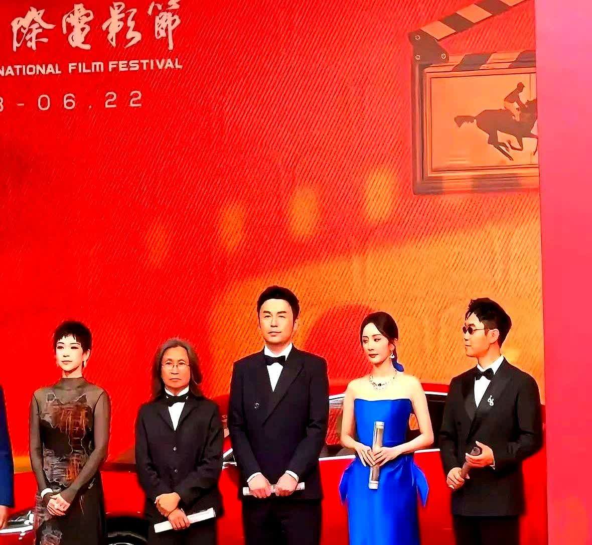 章子怡估计都要气疯了昨天的电影节红毯上本来该出风头的应该是章子怡