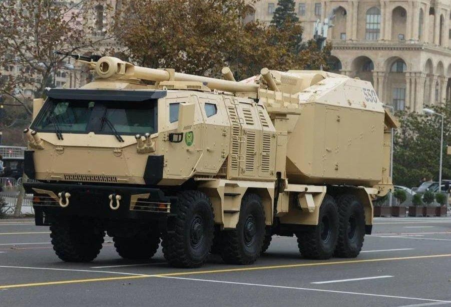 飞扬军事阿塞拜疆武装部队列装的两款新型155毫米自行榴弹炮，分别是塞尔维亚NO