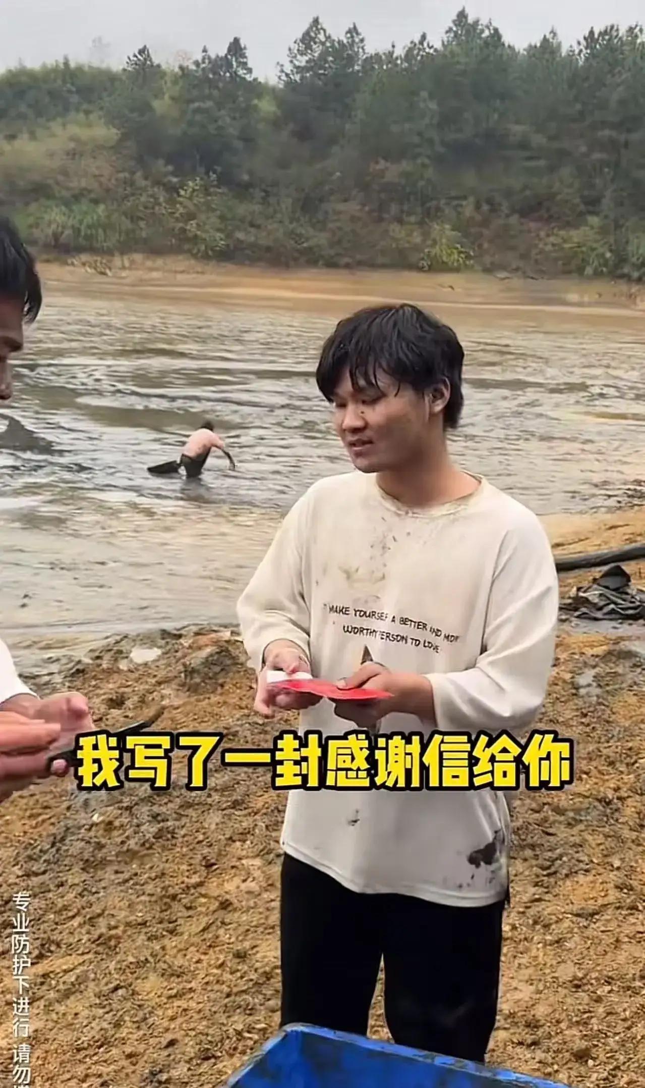 看哭了！湖南衡阳icon，19岁男生爸爸因病去世，妈妈也去世多年。而爸爸一生穷