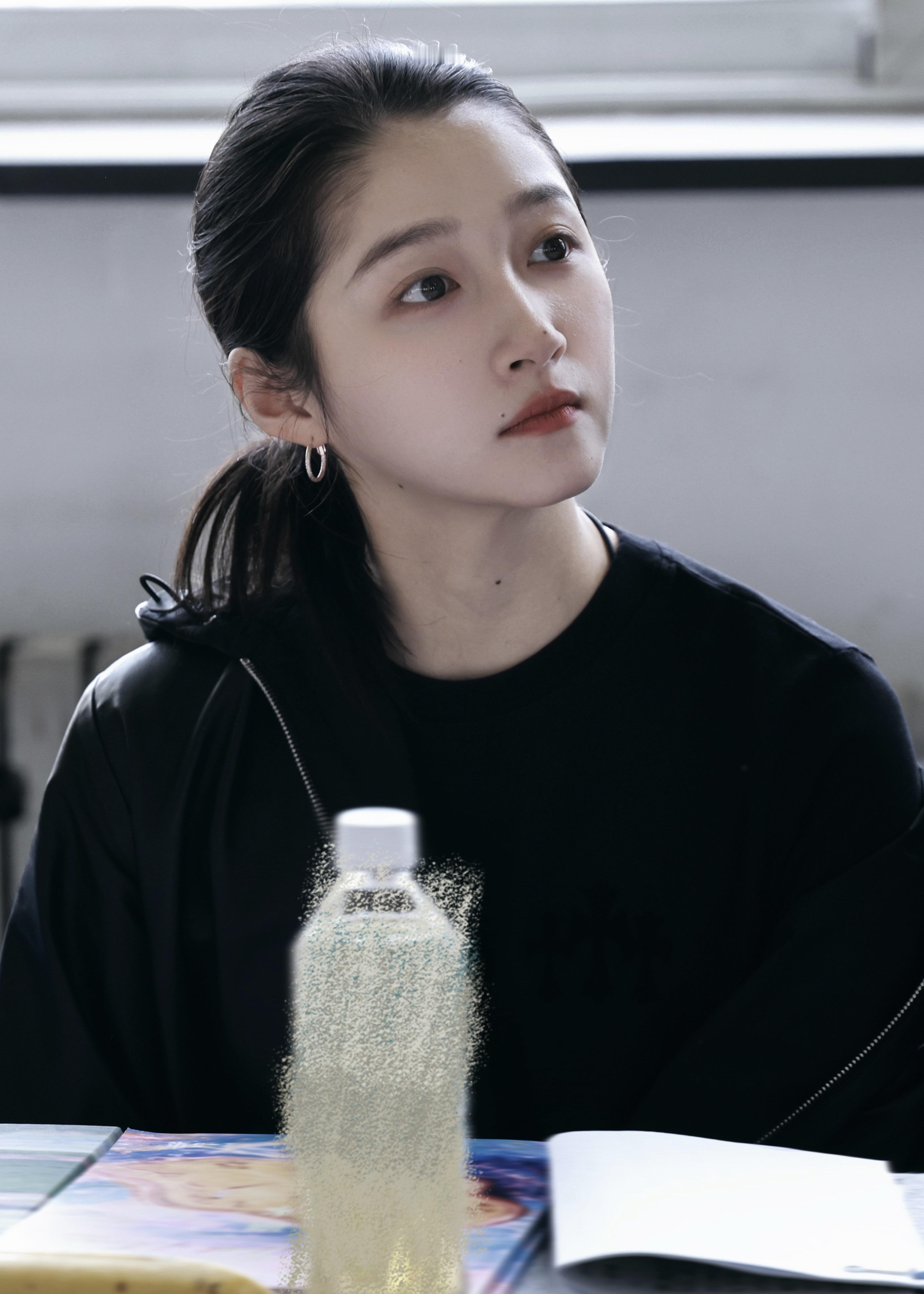 关晓彤素素的简简单单就很美