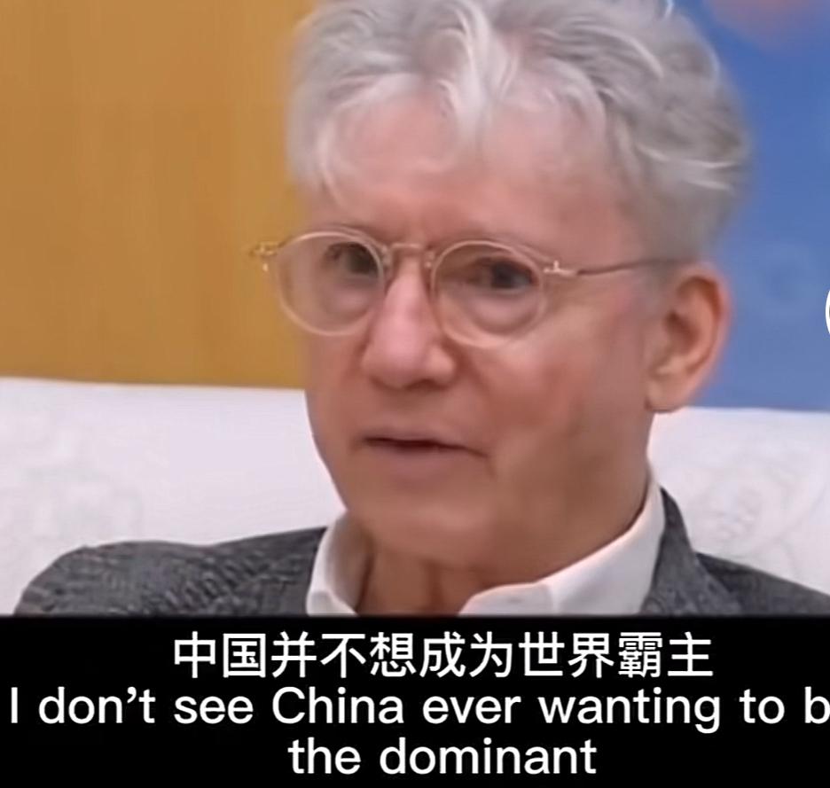 “中国就是新的学霸”英国导演说道，但是，中国不想成为世界霸主，而是像一棵拥有五千