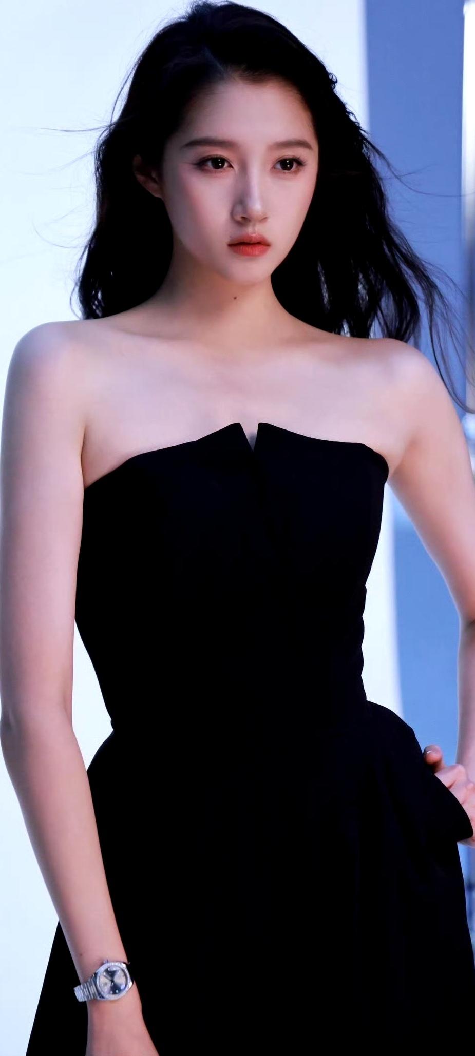 关晓彤算倾城美人吧？来分享下你眼中的倾城美人吧！关晓彤女神谁最美？