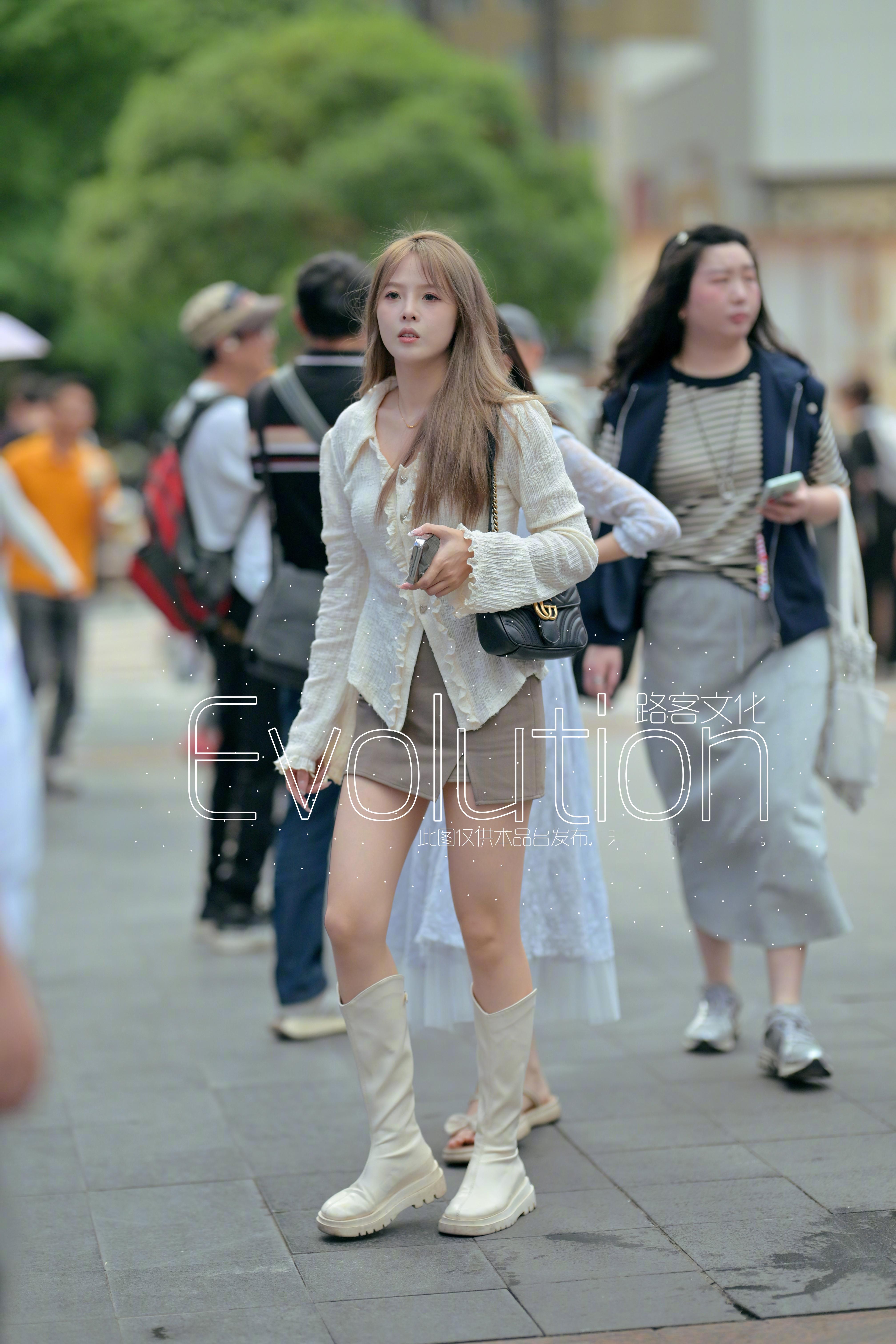 小姐姐好面熟就是不认识是谁[捂脸哭]​​​