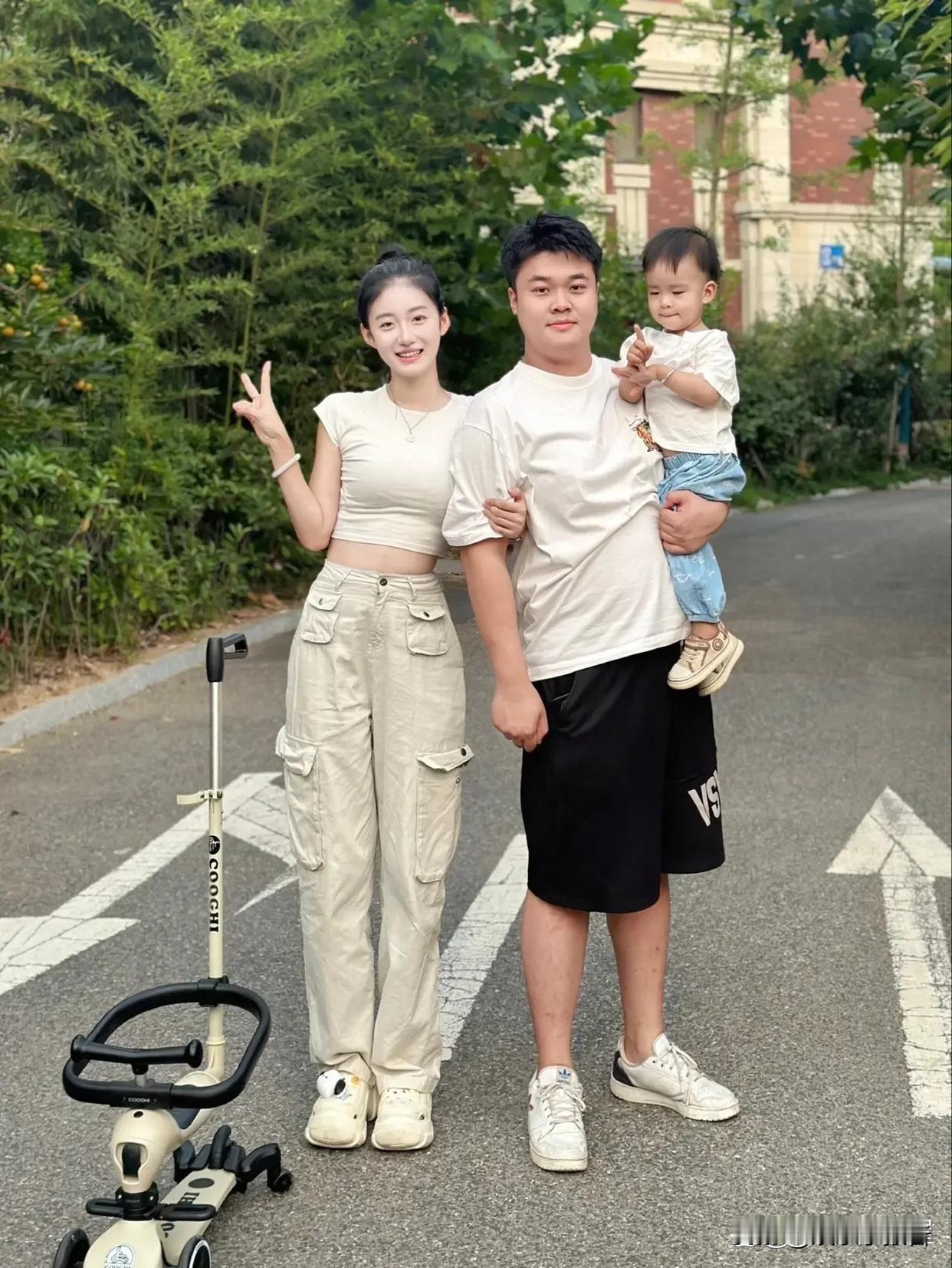 有这么漂亮的老婆，小哥一定不敢超过十二点回家!