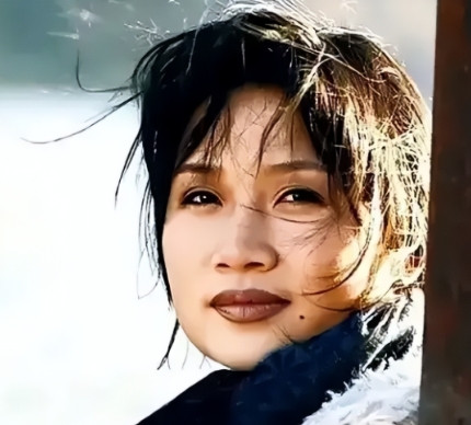 2000年，姜昆在国外偶遇已经出家的李娜，出于好奇，姜昆问她：“你到底为什么出家