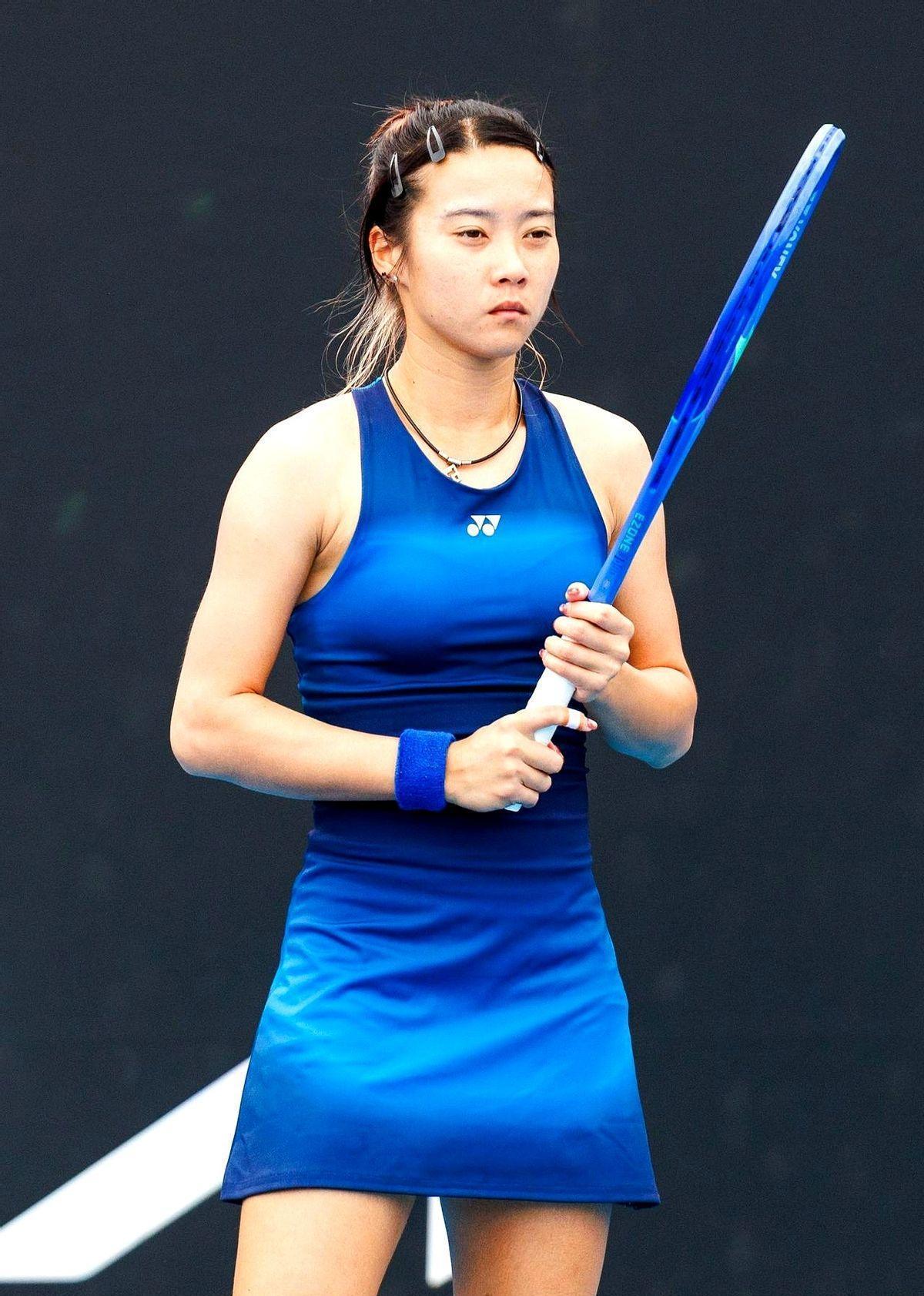 我刚翻到一位中国网球选手的资料，心里有点堵。说的是马烨欣，26岁了。职业巡回赛